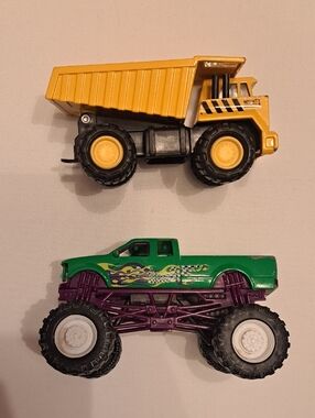 4/$15 🌻 Bundle of 2 Metal Toy Trucks Yellow Dump Truck and Green Monster Truck